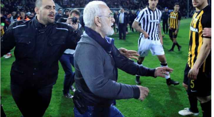 مالك نادي يوناني يهدد حكما بالسلاح