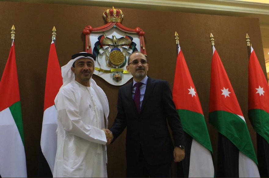 الصفدي ونظيره الإماراتي يبحثان تطوير العلاقات