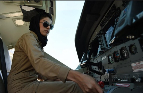 إيران.. النساء قريبا خلف مقود الطائرات