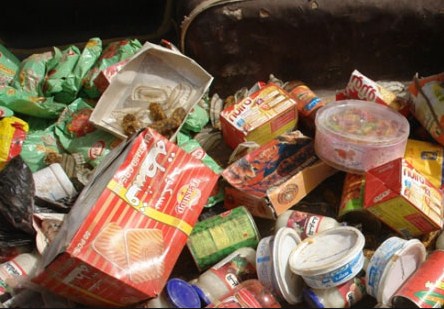 اتلاف طنّي أغذية منتهية الصلاحية بمعان