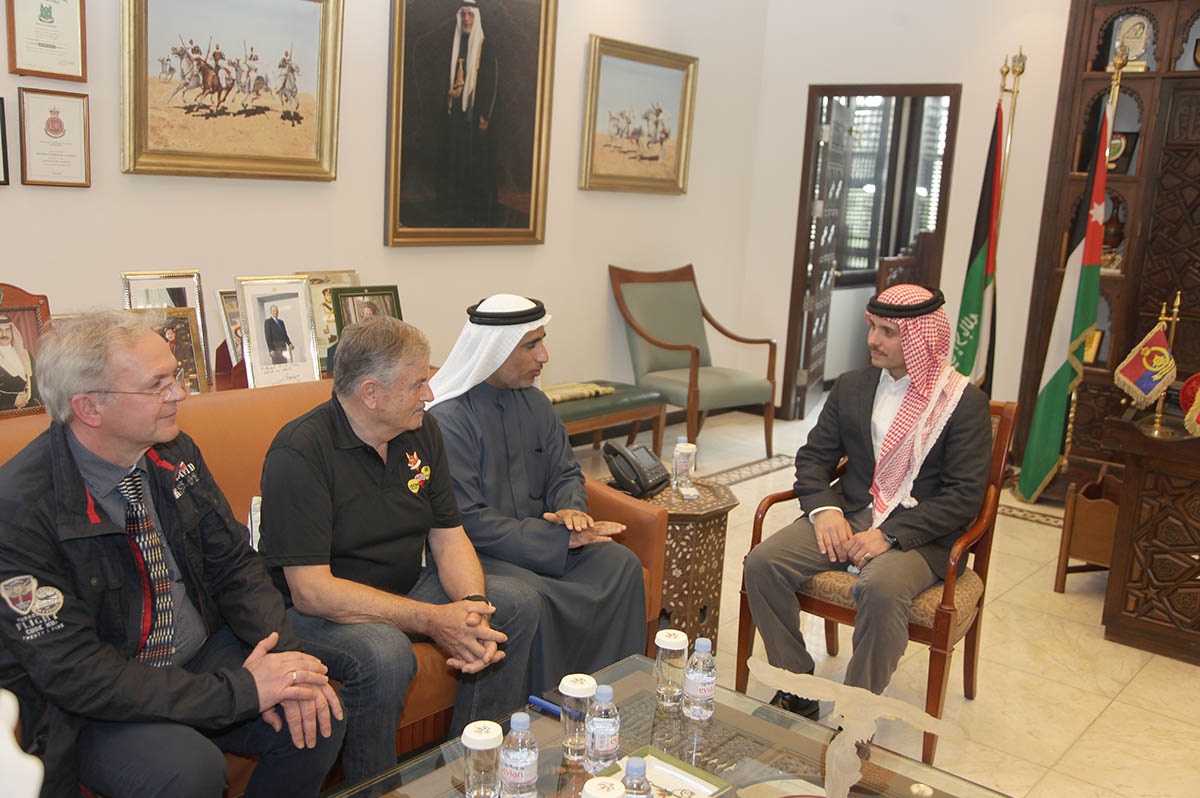 مندوبا عن الملك.. الأمير حمزة يستقبل