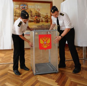 الروس في موسكو يدلون بأصواتهم بالانتخابات