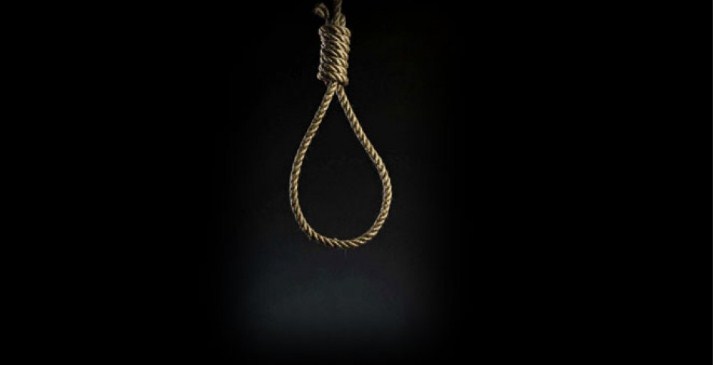 التحقيق بشبهة انتحار شاب شنقا في