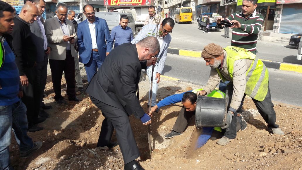 بلدية الزرقاء تطلق حملة الربيع (صور)