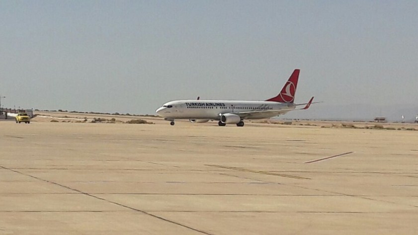 طائرة «الخطوط التركية» تحطّ في مطار