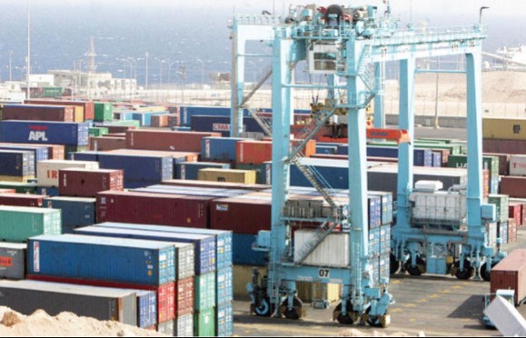 ملحس: تخفيض فترة التخليص على الحاويات