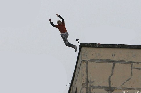 الأمن يقنع شابا بالعدول عن الإنتحار