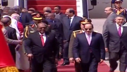 البشير يبدأ زيارة رسمية إلى مصر
