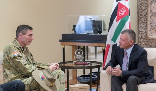 الملك يستقبل قائد الجيش الأسترالي