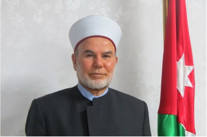 قاضي القضاة ينفي فرض رسوم جديدة