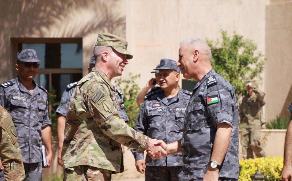 وصول سفينة نقل معدات المشاركين في