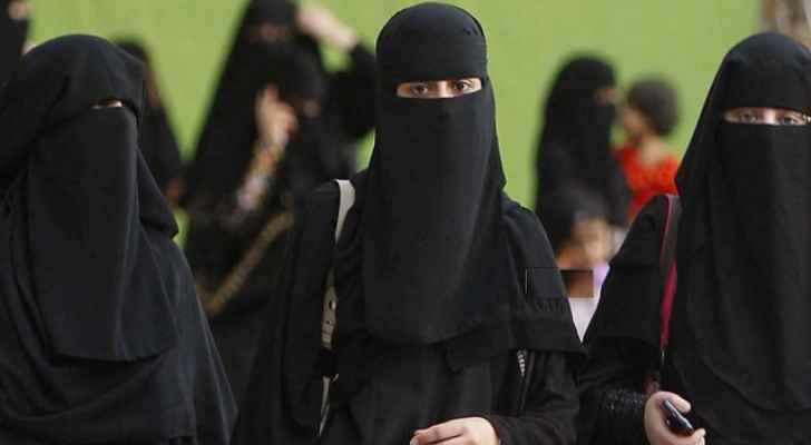 بن سلمان: السعوديات غير ملزمات بالعباءة