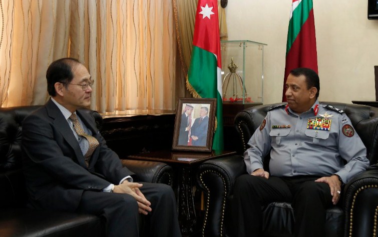 اللواء الركن الحواتمة يستقبل السفير الياباني