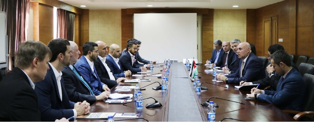 وزير الدولة لشؤون الاستثمار يلتقي مجلس