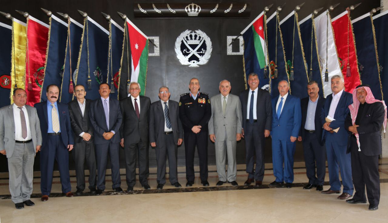 الحمود يلتقي متقاعدين عسكريين