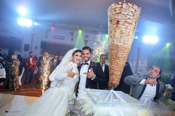 ليست مزحة: عروسان مصريان يستبدلان ’تورتة‘