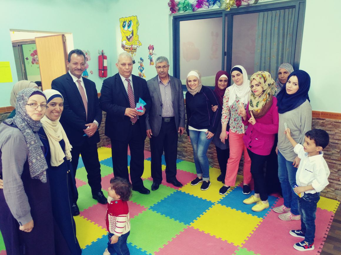 حمزة يكرّم وظفات روضة التنمية الاجتماعية