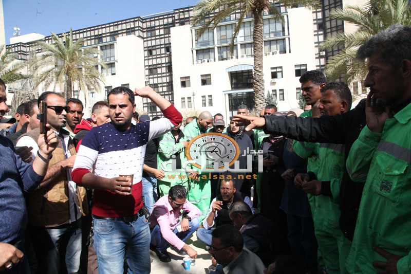 موظفون بـ«الأمانة» يبدأون إضرابا شاملا عن