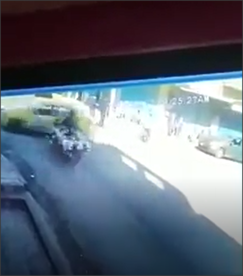 شاهدوا.. رقيب سير يصدم مركبة في