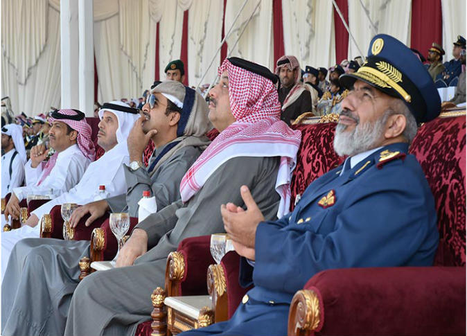 أمير قطر يخرّج طياري كلية الزعيم