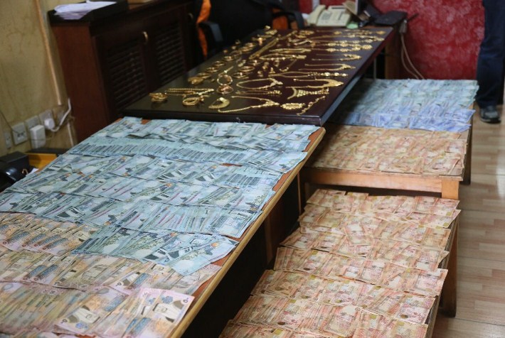 كشف ملابسات سرقة مبالغ مالية ومصاغات