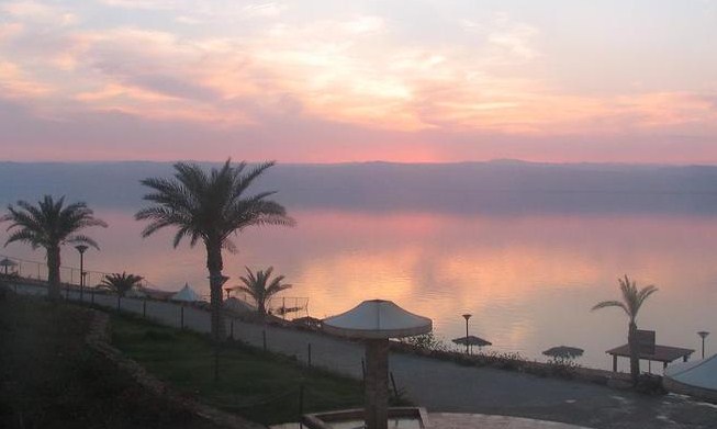 وفاة عشريني إثر سقوطه من إحدى