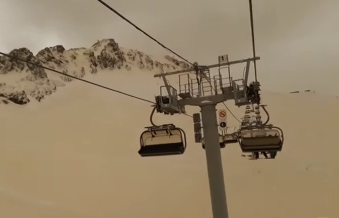 عاصفة رملية تضرب سوتشي الروسية (فيديو)