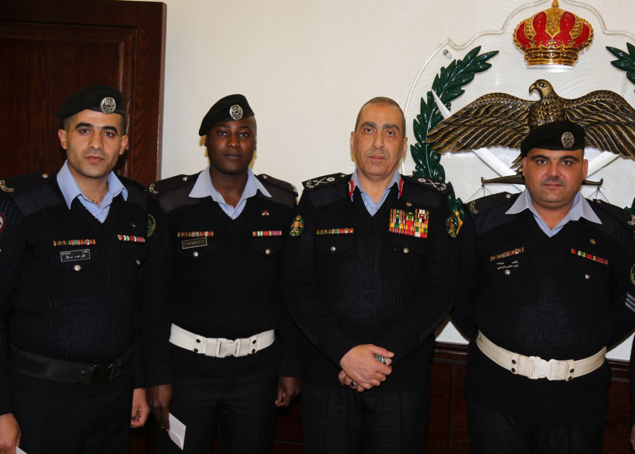 مدير الامن العام يكرم ثلاثة من