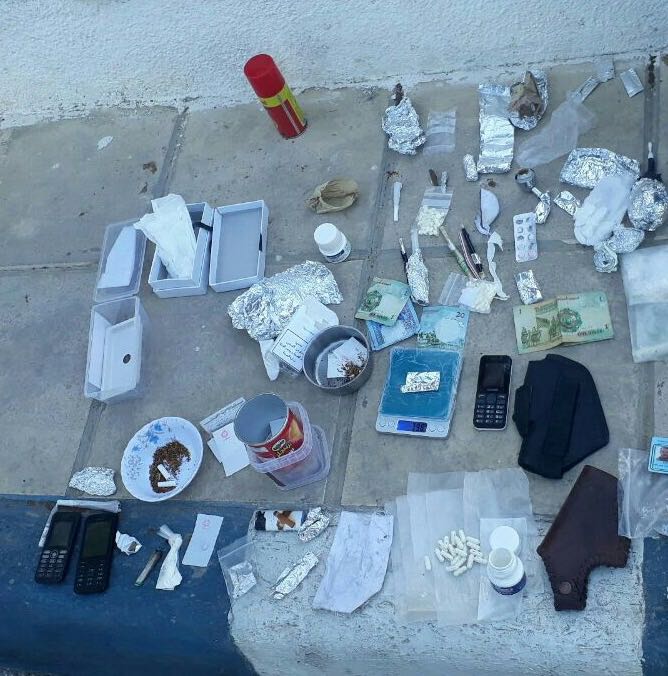 القبض على 10 مطلوبين ومشبوهين في