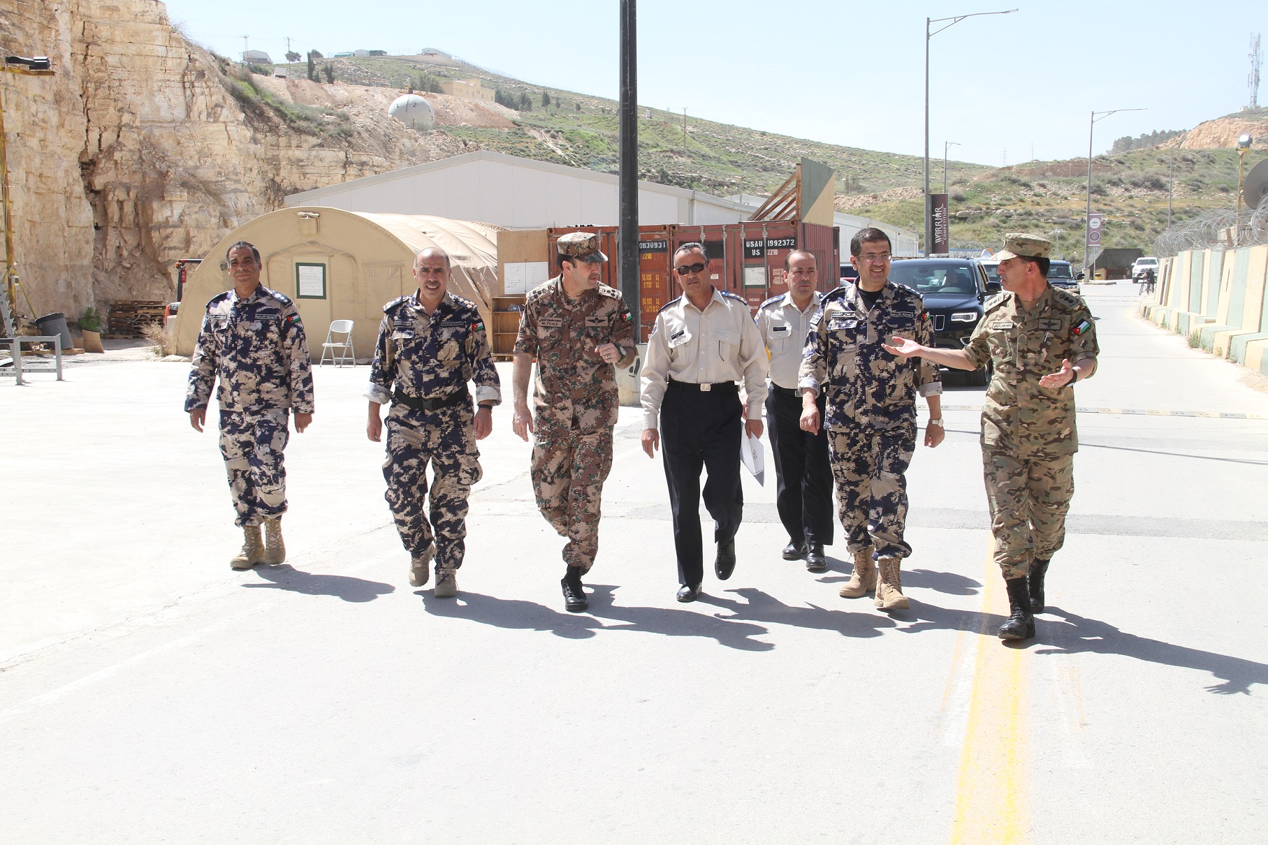 الجمارك تخرّج دورة الرماية والمطاردة (صور)