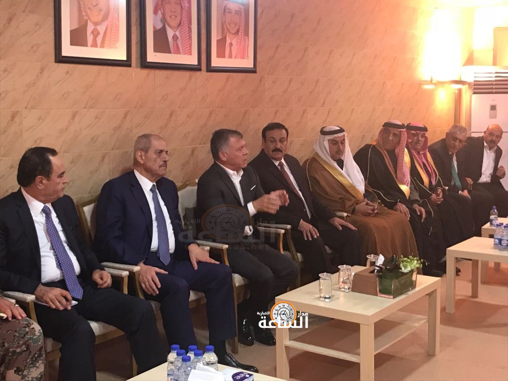 الملك يلتقي في المفرق وجهاء وشخصيات