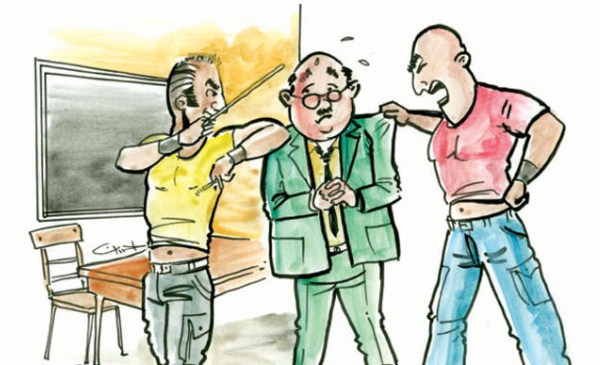 توقيف ذوي طالب اعتدوا على معلمين