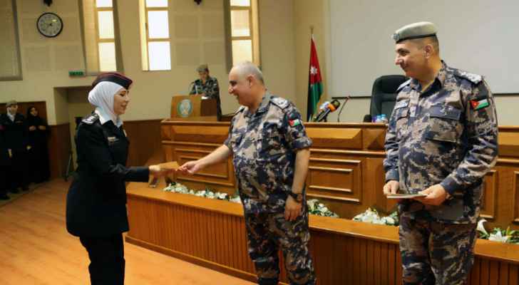 اللواء البزايعه يكرم عددا من منتسبات