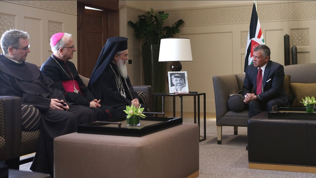 الملك يستقبل وفدا من رؤساء وممثلي