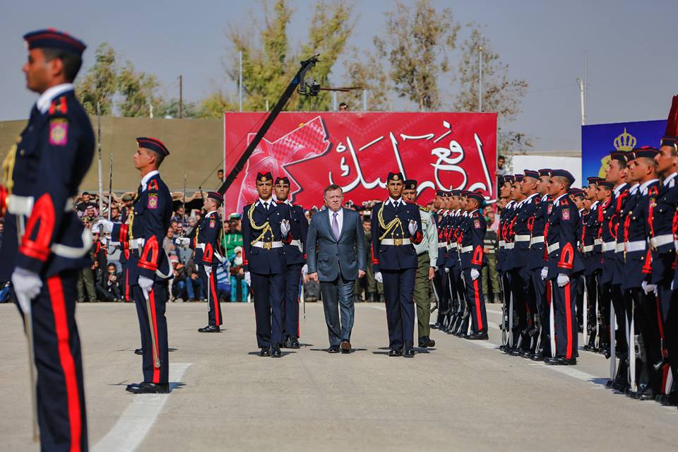 القائد الأعلى يرعى تخريج فوج ضباط
