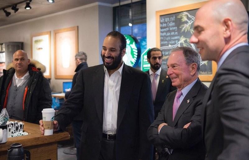 محمد بن سلمان يزور ستاربكس