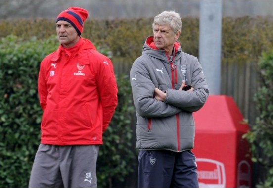 فينغر يتعرض لأزمة صحية