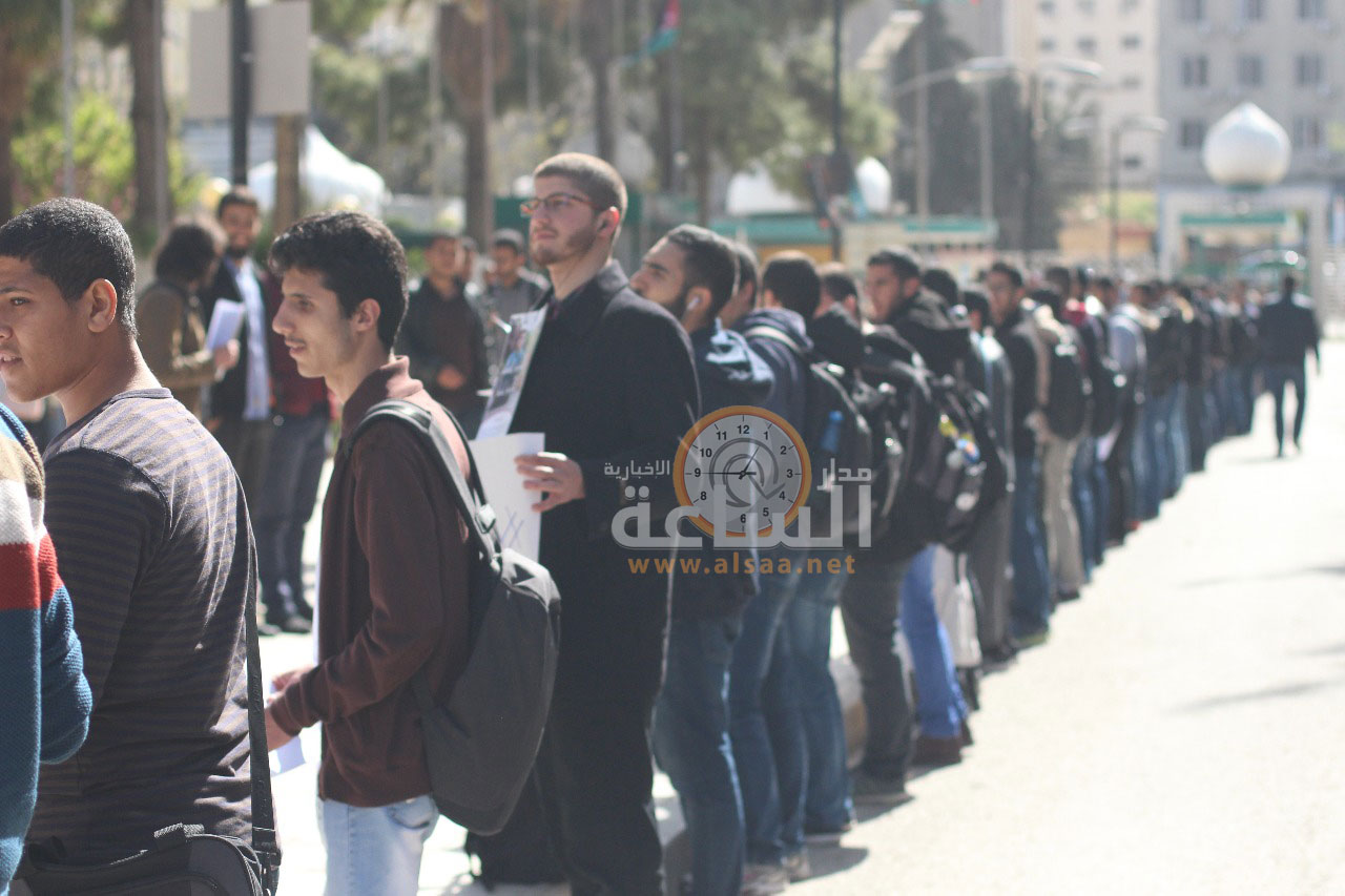 سلسلة بشرية للمطالبة بالافراج عن رئيس