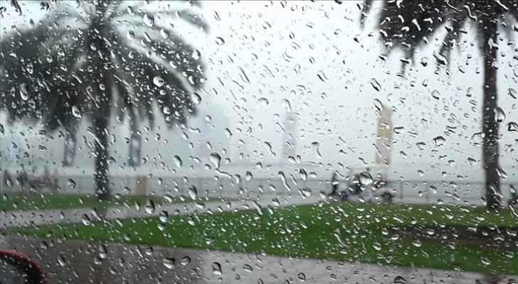 انخفاض على درجات الحرارة وزخات خفيفة