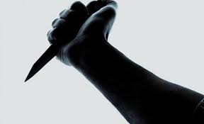 خلاف عائلي يدفع شابا لطعن شقيقه