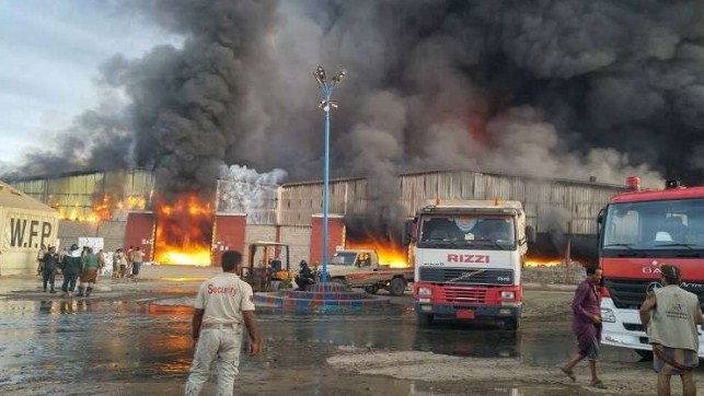 حريق في ميناء الحديدة اليمني يلتهم