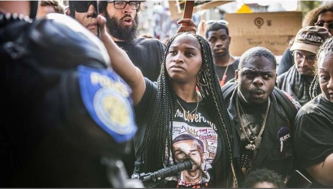 احتجاجات في كاليفورنيا على مقتل شاب