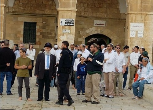 200 مستوطن يقتحمون الأقصى تزامنا مع