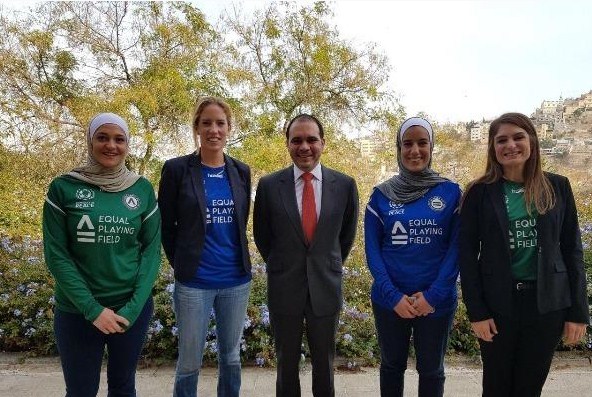 الأمير علي يرعى مباراة تاريخية في