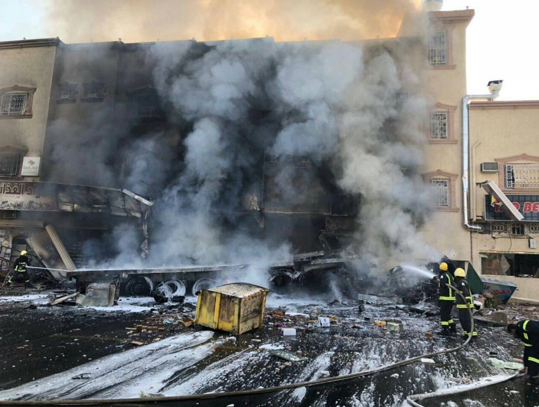 مقتل 3 تفحّما وإصابة آخرين في