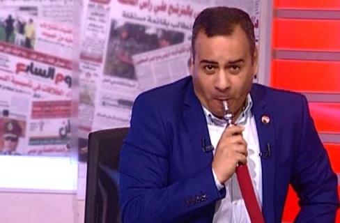 مذيع مصري يرضع على الهواء (فيديو)
