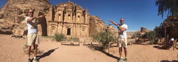 «نجم يونايتد و أرسنال السابق» يروج