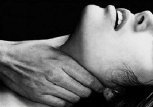 كشف ملابسات وفاة ثلاثينة خنقا على