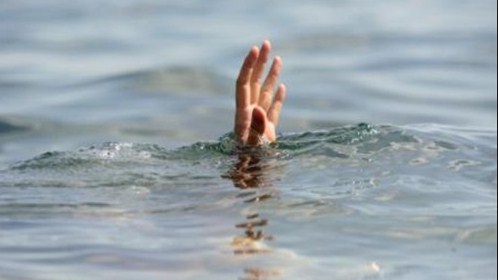 وفاة طفلة غرقا داخل مسبح في