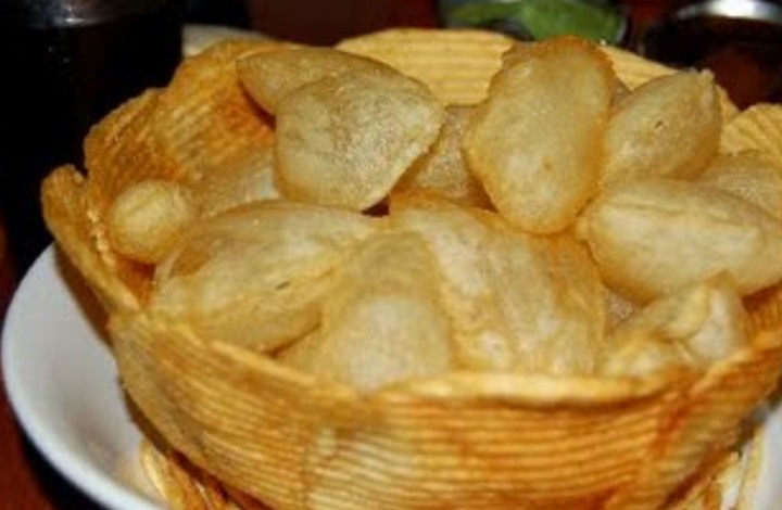 رقائق البطاطا المقرمشة ’شيبس‘ تقتل طفلة